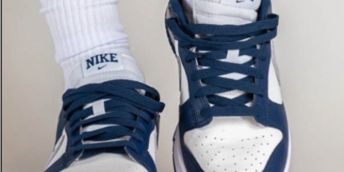 Nike Dunk Low: Sneakerhead's Dream